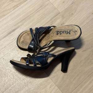 Vintage Y2K Mudd Black Strappy Kitten Heel Sandals Size 6